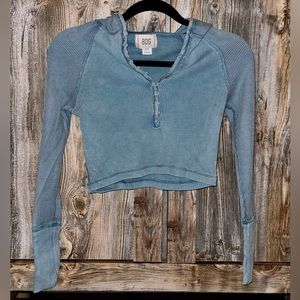 Urban Outfitters cropped thermal sweater long sleeve with hood in blue size S
